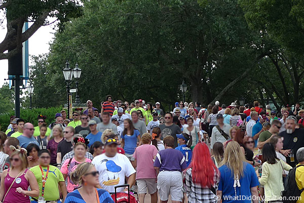 epcot food and wine fest crowds